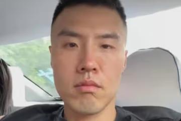 男生吐槽和父母旅遊的崩潰,下午的飛機大早上就走,一句話是精髓