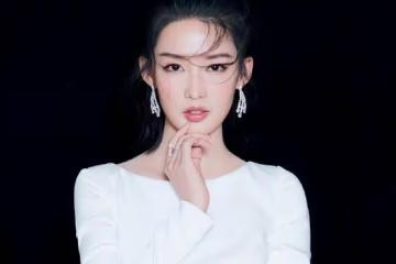 李沁《慶餘年2》大婚造型曝光,3D列印頭飾引熱議,被指太寒酸