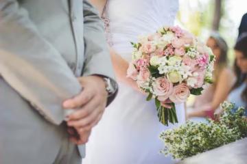 意外發現房產證不是女婿的名字，我怒斥騙婚，女婿：分不走房急了