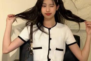 徐帆一家看展！女兒穿露臍裝，長相複製粘貼馮小剛，被疑是私生女