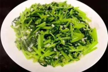 一看就會的蒜蓉茼蒿，大廚教你一招，口感脆嫩，蒜香濃郁