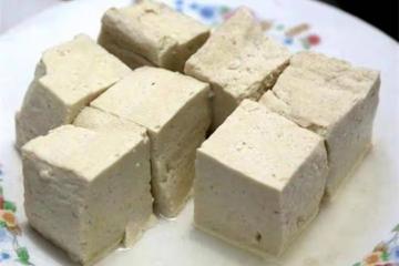 白水煮豆腐怎樣才能做到滑嫩多汁更入味,大廚告訴你怎麼操作