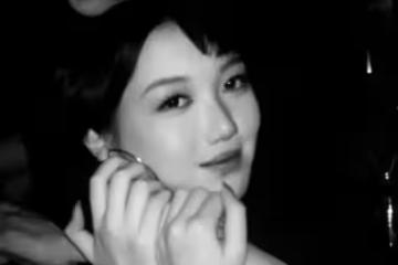 王菲曬親吻照為女兒慶生！18歲李嫣模樣大變，裂唇毫無痕跡疑整容