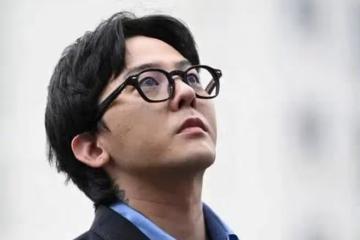 權志龍前往警局戴7000元眼鏡，網友表示願意購買，品牌方：從未想過的宣傳方式