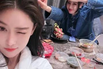 張馨予和迪麗熱巴展現友誼和親密關係,並為大家帶來搞怪可愛的合影