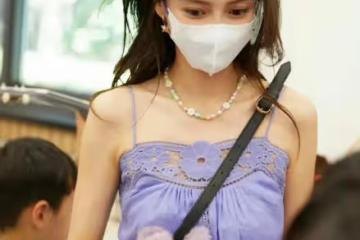 尺度太大了!Angelababy穿鏤空弔帶參加兒子學校活動被批不合適