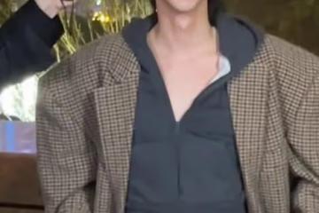 庾恩利活動好會拍，22歲很會凹造型，伊能靜的妝容精緻保養好