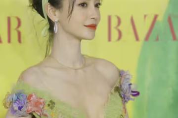 芭莎慈善晚會,吳謹言黑綠兩塊布,一般人真hold不住