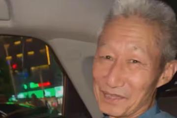 孫子陪爺爺坐飛機從福建到河南割麥子,爺爺:不計成本,回家看看