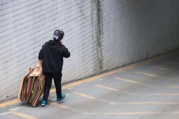 我發現:撐起一個人晚年的底氣,不是存款和房子,而是擁有這四樣