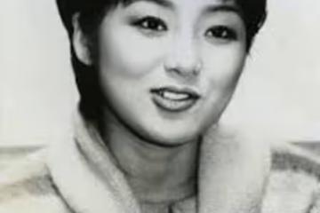 比宋慧喬還要早，這位女演員和李秉憲的故事，像霧像雨又像風