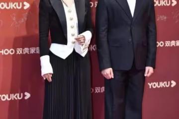 李小萌走紅毯太保守，包裹嚴實絲毫不露肉，不搶眼但看著挺舒服