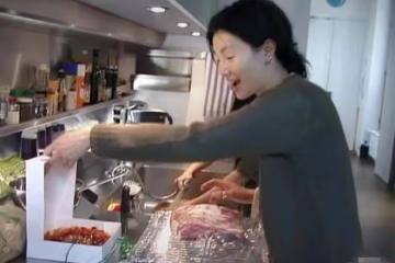 張曼玉終於不再骨瘦如柴,胖20斤年輕20歲太漂亮,穿針織衫好賢惠