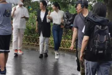劉濤這女強人審美還差點火候,穿襯衣似職場新人,倪萍更像女霸總