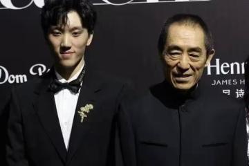 張藝謀一家出席活動，長子大長臉隨爸，小嬌妻滿身香奈兒好闊氣