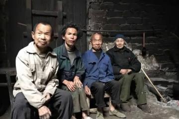 回顧92歲母親去世，給3個智殘兒子囤千斤糧食，擔心死後兒子挨餓