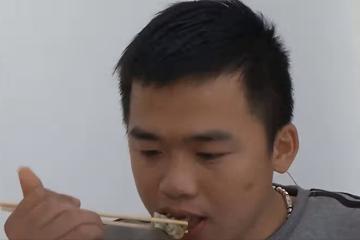16年廣東男子吃炸生蚝，感覺味道很熟悉，意外找到失散13年的父親