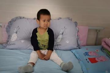 農村小伙頂住壓力娶三婚女人,誰料生下孩子不久就悲劇了