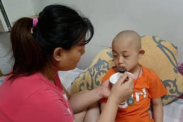 女童反覆低燒確診重病,單親媽媽欲哭無淚,4個姐姐暖心賣糧救娃