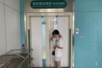 男子深夜給娃做飯,擰開閥門瞬間悲劇發生,在ICU第一天就花10萬