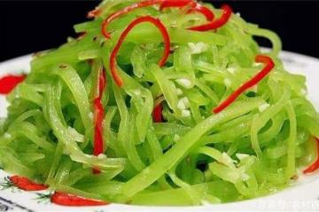 大廚做的涼拌萵筍絲,其實很簡單,口感爽脆,原汁原味就是好吃