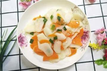 荸薺既是一種水果可以生吃，也是一種蔬菜，用它炒菜簡單又美味