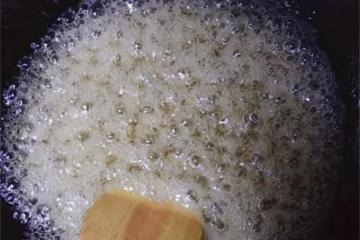 白糖怎麼炒出糖霜？怎樣用白糖做糖霜？