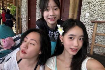 許老三小學畢業走性感路線，12歲穿露肩裙擦口紅，比兩個姐姐漂亮