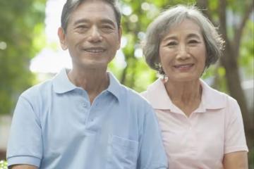62大媽坦言：和2個男人再婚後，我明白了男人找老伴都是另有所圖