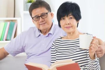 老人搭夥1年散夥了,女人:他不知廉恥,男人:她的要求很過分