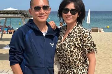 劉嘉玲和弟媳婦一起喝香檳,和梁朝偉在彩虹椅上依偎合影