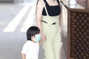冉瑩穎一家罕見露面！她身材好得像雕塑，兒子個頭比鄒市明還大