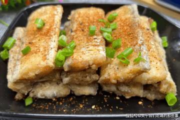 這才是炸帶魚的正確做法,酥香可口,放涼也不回軟,方法超簡單