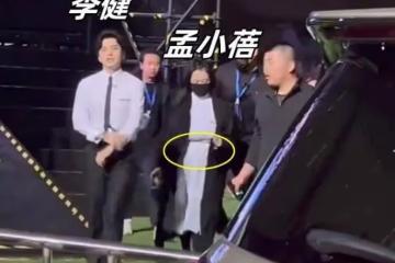 49歲李健喜當爹?孟小蓓半年胖30斤疑懷孕6個月,後悔曾經選擇丁克