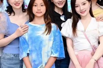 甜馨參加董璇女兒生日會，賈躍亭前妻甘薇同框合影