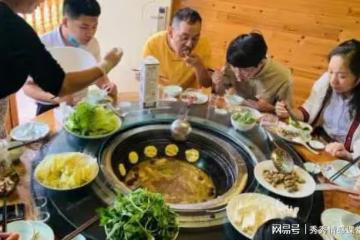 領導退休,我自費請客送行,他司機私拿2條好煙,我被提拔愣住了