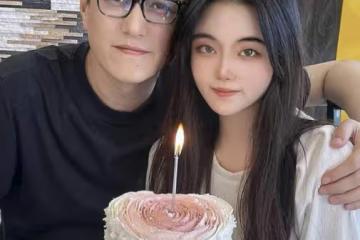 靳東和家人聚會,親妹妹和他共用一張臉,外甥女芭比五官更精緻