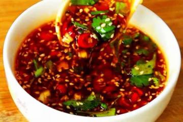 怪不得飯店的涼拌菜好吃？大廚分享萬能涼拌汁做法，喜歡的請收藏
