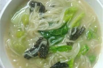 河南人農家特色美食芝麻葉麵條,芝麻葉不苦有技巧,這是家的味道