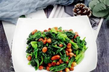 菠菜最好吃的做法，加一把花生米，滑嫩不油膩，比飯店還香