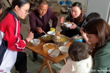 去小姑家前老公和我說：在家把飯吃飽，我不明白，後來知道了原因