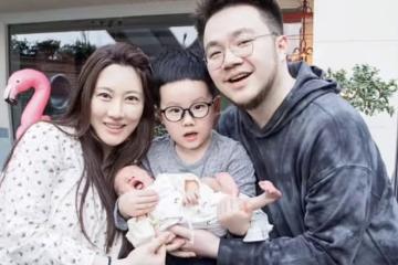 巴圖首次曬全家福,長子正臉曝光太像宋丹丹,大7歲老婆臉色蠟黃