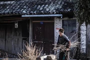 18年江西老人84歲去世,無兒無女吃鹹菜度日,留下97萬上交國家