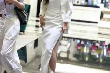 31歲李一桐活動生圖,低胸白裙又美又欲,不愧「內娛天花板身材」