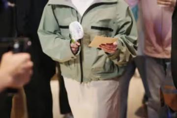 阿嬌香港線下出席,高馬尾、運動裝靚麗感滿滿,活脫脫的18歲少女