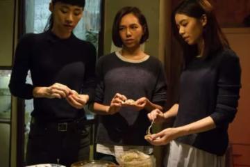 隔壁老爺爺獨居，他和公公感情很好常來我家作客！ 每到過年「我們都邀他一起吃飯」他最愛吃我包的水餃，公公走後他就不來了「我還是每年包水餃送過去」連續8年不間斷，今年我找不到他人「突然一位陌生男子來敲門」…