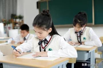 我有2個女兒,大女兒嫁有錢人「常故意向窮妹妹炫耀」!我生日到了,大女兒包2萬大紅包「小女兒只送2箱牛奶」結果一打開盒子我嚇壞衝去她家