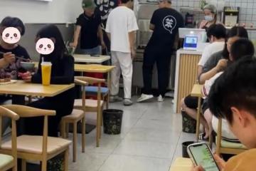 女友和別的男子約會,男友拍下證據後離開,女友想解釋卻蒼白無力