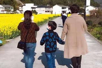 退休後,我在女兒家帶了兩年外孫,臨走時我打了32歲女兒兩耳光