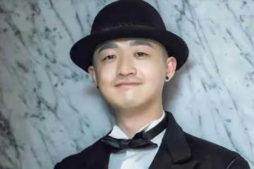 包貝爾曬「光頭三兄弟」合照,喜感十足,幽默魅力再次征服眾人